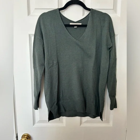 Ann Taylor LOFT Long Sleeve V Neck Sweater - Green - Picture 1 of 3